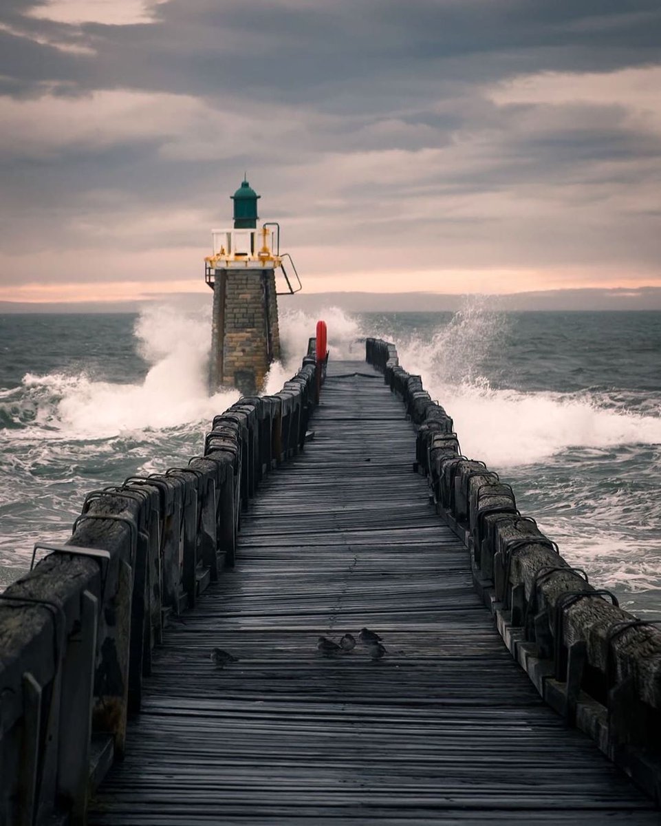 ☁ Ciel chargé sur l'Aquitaine... !

📸 il_etait_une_fois_la_vie_
🇫🇷 Estacade de Capbreton
#Aquitaine