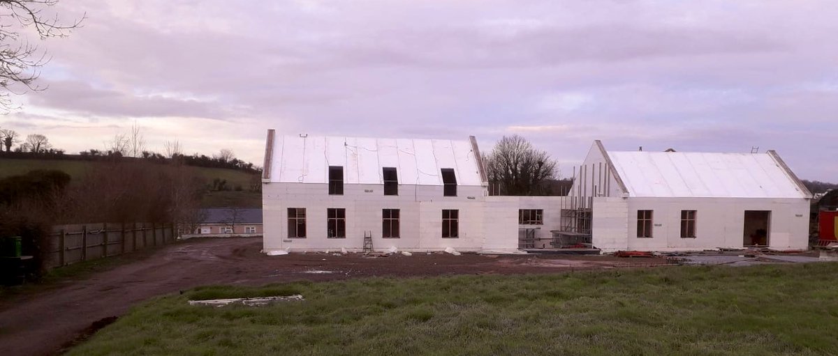 EcoLiving6's tweet photo. New year! New roof!
#icf #quadlock #sip #sippanel #roof #roofing #rooftop #House #newbuild #passivhaus #passivehouse https://t.co/w4OJ8HbfI0