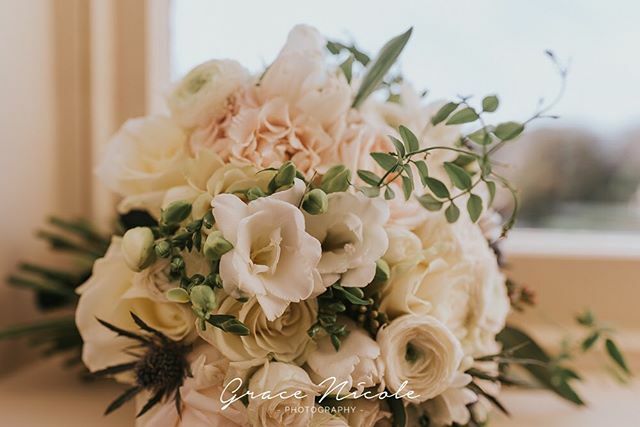 It’s Delivery Day!! 💌

How gorgeous are these flowers by <a href="/sophiesflowerco/">Sophies Flower Co</a> 😍

Now one last wedding to edit and send off, then it’s time to get started with the 2020 weddings! 📷💕 Venue - <a href="/staplefordpark/">Stapleford Park</a> ift.tt/2RfXPdo