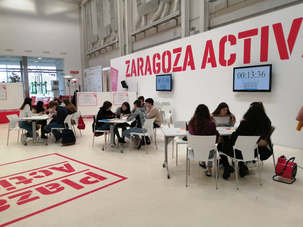 WeAreIngenio's tweet photo. ⚡#FlipAndDo de hoy con el #IESmiguelcatalan en @ZGZActiva ¡A tope los chicos y chicas de 4to. de la ESO! Concentrados, creativos y con ganas de emprender 😉

#emprenderenlaescuela #designthinking #diseñosocial https://t.co/kf9TcC95VN