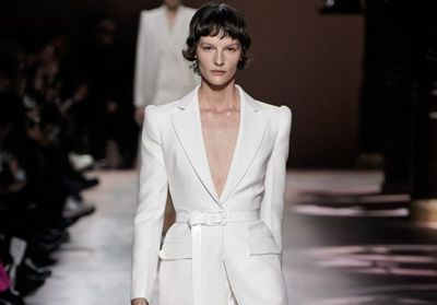 topfash_fr's tweet photo. Défilé Givenchy Haute Couture Printemps-été 2020 -> https://t.co/sgpdGCJUS2 #topfash https://t.co/Pve5RNGhn6