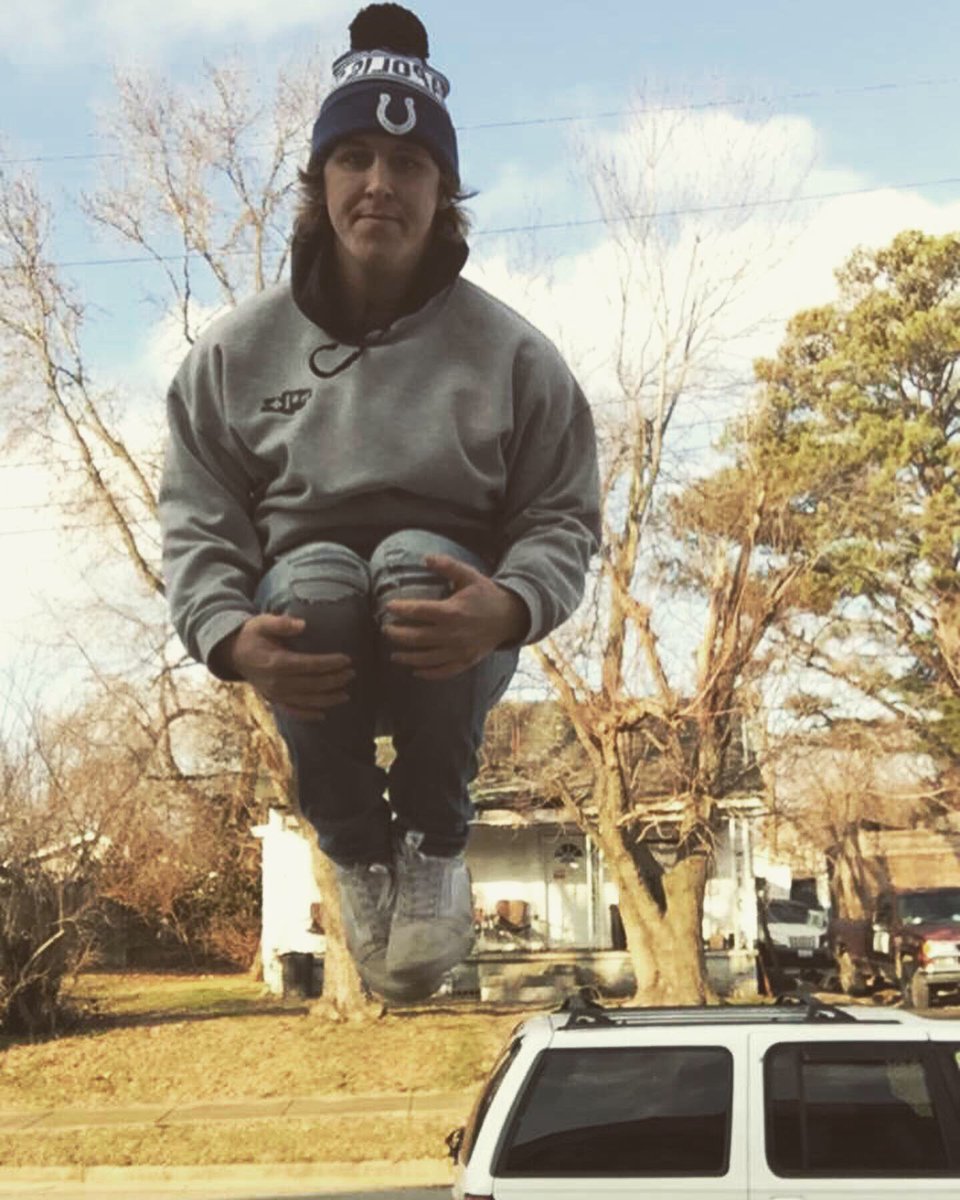 RylRish's tweet photo. stop shaming air walkers #normalizeairwalking https://t.co/2a1imMTRJh