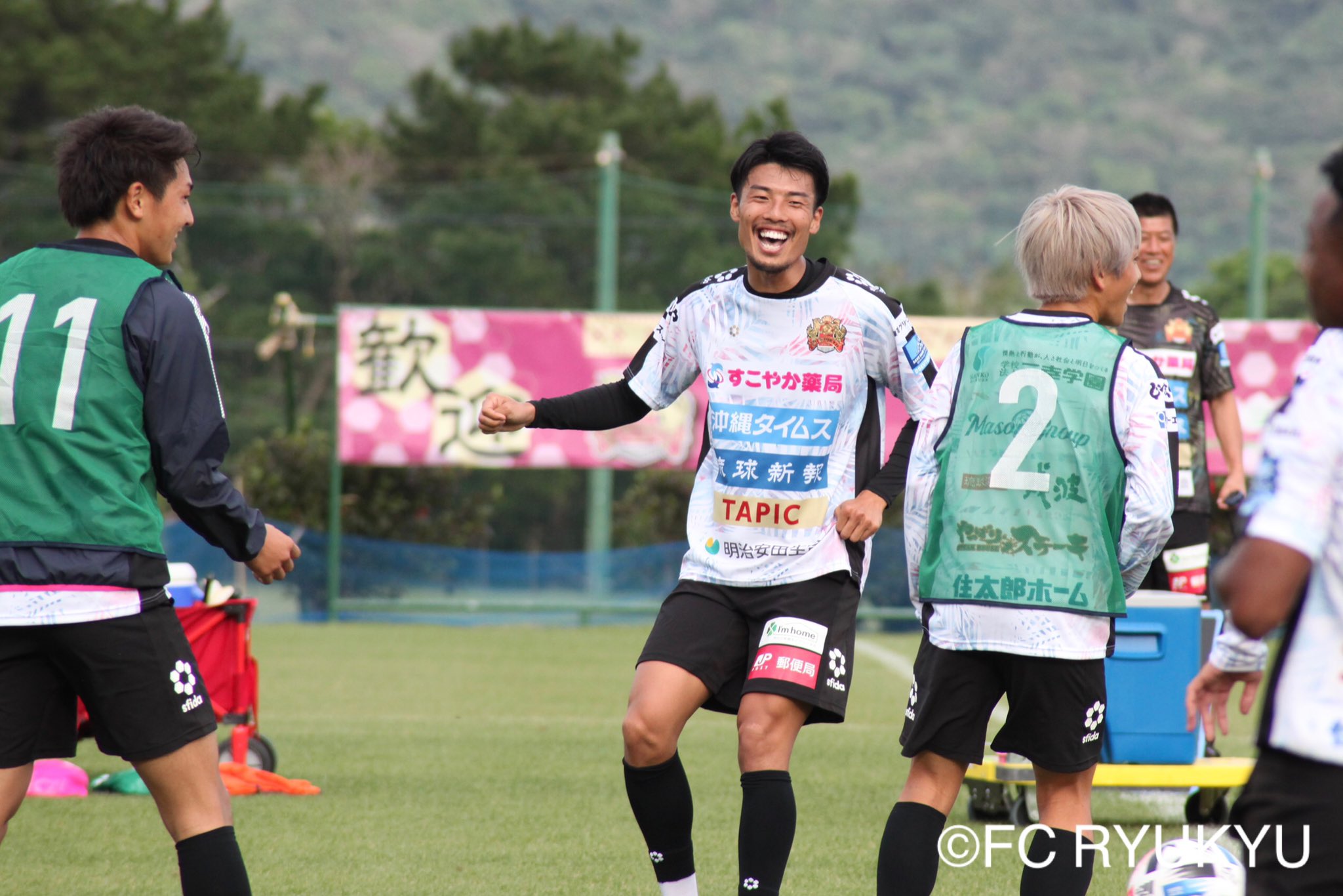 تويتر Fc琉球 Fc Ryukyu على تويتر 石垣島キャンプ１日目 本日から新しいウェアでのトレーニングでした 後日改めて紹介させていただきます 岡﨑亮平 阿部拓馬 李栄直 タヴァレス ハモン 鳥養祐矢 Fc琉球キャンプレポート T Co Jyodgbpym6