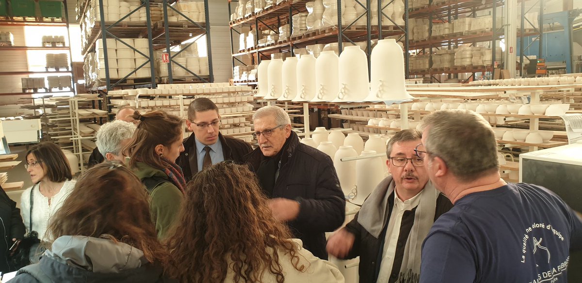 LucileAuconie's tweet photo. La Municipalité de Saint-Junien suit Limoges en Haute-Vienne en dotant les crèches de la ville de vaisselles en porcelaine depuis 3 mois pour lutter contre les perturbateurs endocriniens. Elles sont fabriquées à la Fabrique à Saint Brice sur Vienne. https://t.co/MDAtSuegPW