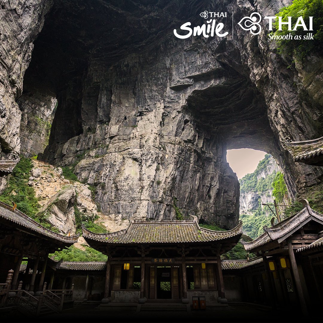 ThaiSmileAirway's tweet photo. อุทยานแห่งชาติหลุมฟ้าสะพานสวรรค์ เส้นทางท่องเที่ยวทางธรรมชาติ ที่แฝงไว้ด้วยเรื่องราวทางประวัติศาสตร์เป็นอีกหนึ่งสถานที่ท่องเที่ยวมรดกโลกของนครฉงชิ่ง ที่อยากให้ไปสัมผัสกันสักครั้ง

#THAISmile #THAISmileAirways #SmileJourney #Chongqing #Wulong #ThreeNaturalBridges #MysticChina https://t.co/YktYAims3M