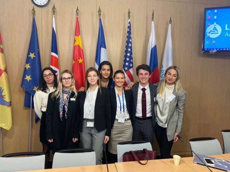 IESD_Lyon3's tweet photo. 2/3 

Retour photo avec @EDENcluster, @Jeunes_IHEDN, @LyonMUN, @poligones_org, @RomainChampel et @laurentwauquiez ! 

350 visiteurs, 35 stands, 7 conférences, 7 témoignages, 6 activités, un forum des métiers et des formations... https://t.co/9FbxUhNunQ