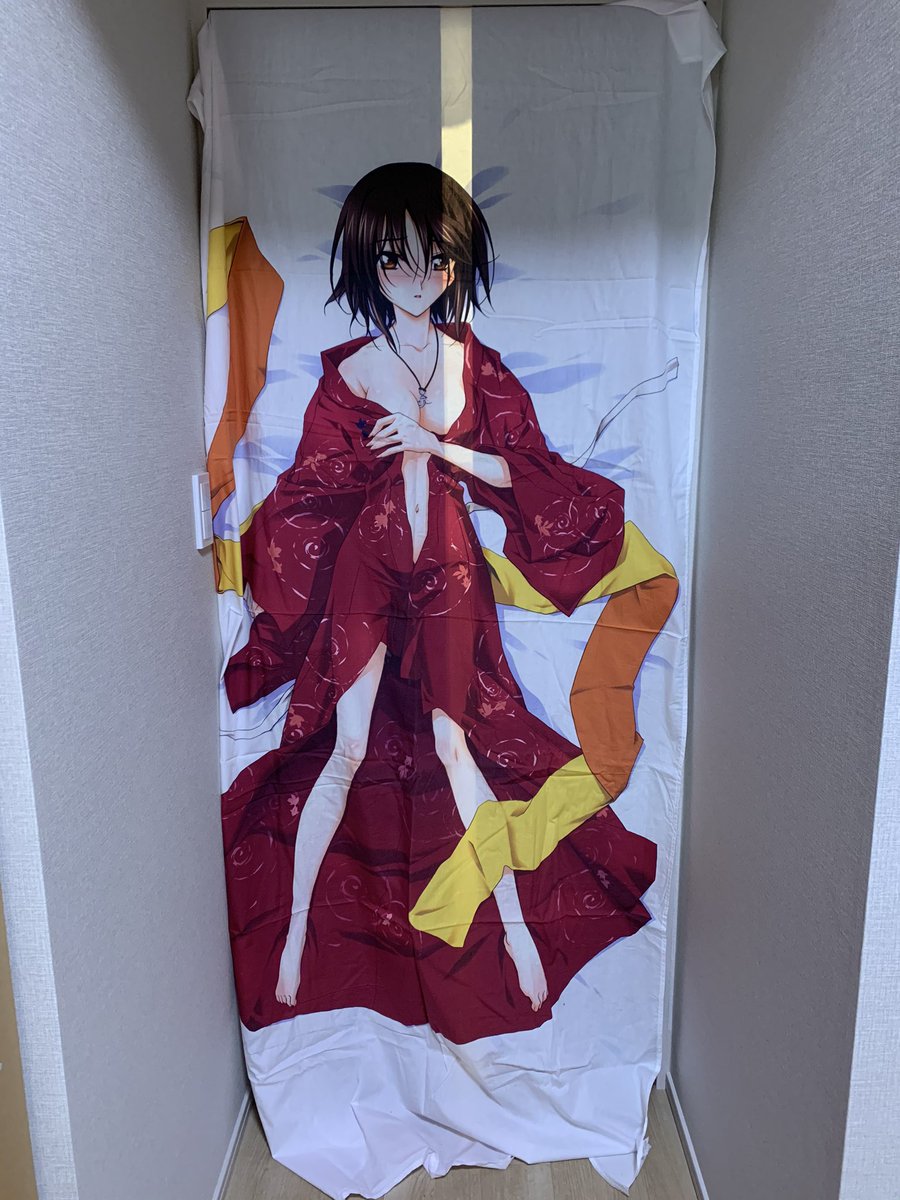 井ノ上奈々 7 11はオンラインbdイベント どうにか麻尋 のシーツを撮影しようとした結果 床に置くのだと歪んでしまうので ドアに掛けてみました こうして並べてみると ずいぶん麻尋の大きさ違ったんだなぁ 同時に広げてみたの初めてだったから知ら