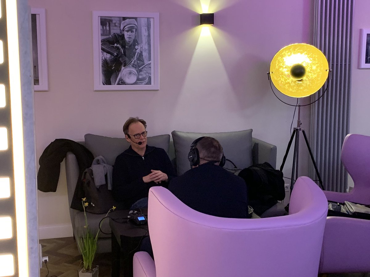 nachoben's tweet photo. Erster Tagespunkt heute: @d_krueger im #Podcast mit @coworkland -Vorreiter @ubaehr. #digitaleprovinz #IGW2020 #coworking #coworkland #korrekturnachoben https://t.co/VkCGi9MMvF