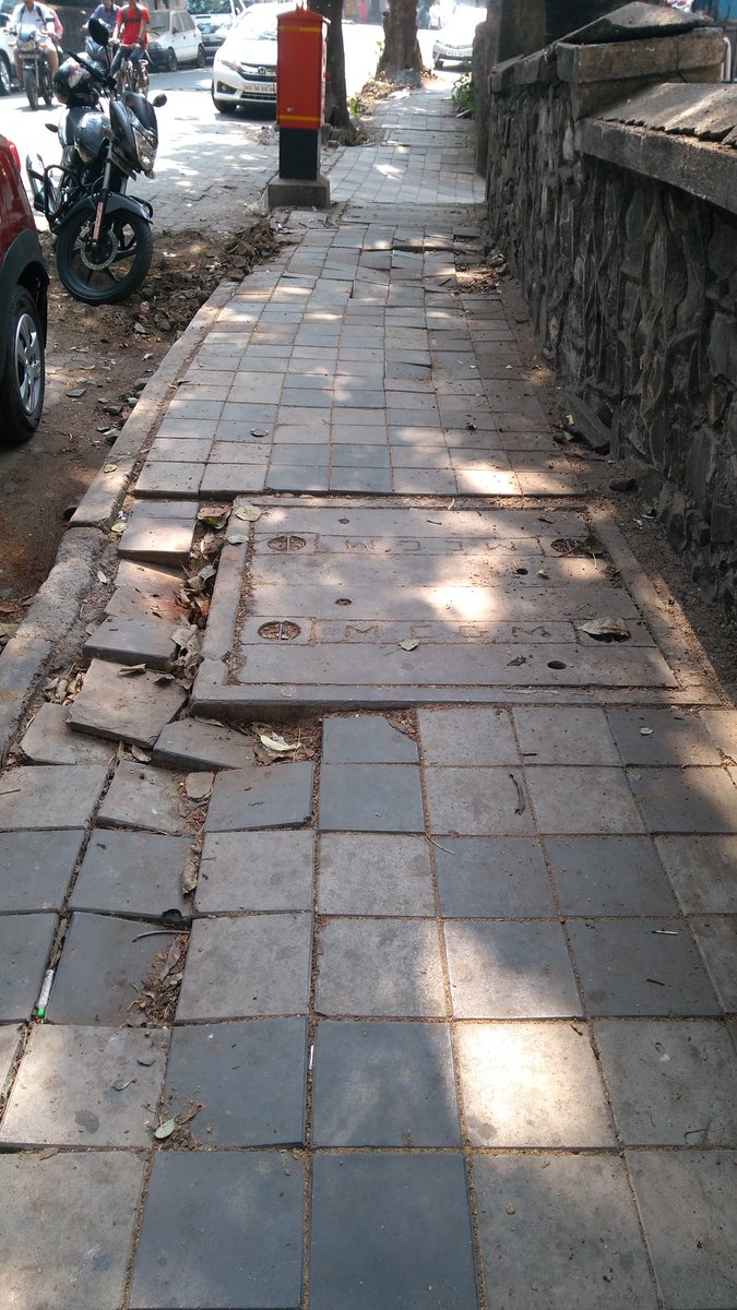 cyrakap's tweet photo. @mybmc @KharWest @bmcwardh @footpath_india @RoadsOfMumbai @bmcmumbai state of #foothpaths along 17road khar west towards Ambedkar road ...needs urgent repairs look at the state broken covers , sloping footpaths ..have to walk on the roads instead. https://t.co/VljrRphw3x