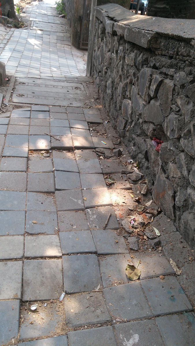 cyrakap's tweet photo. @mybmc @KharWest @bmcwardh @footpath_india @RoadsOfMumbai @bmcmumbai state of #foothpaths along 17road khar west towards Ambedkar road ...needs urgent repairs look at the state broken covers , sloping footpaths ..have to walk on the roads instead. https://t.co/VljrRphw3x