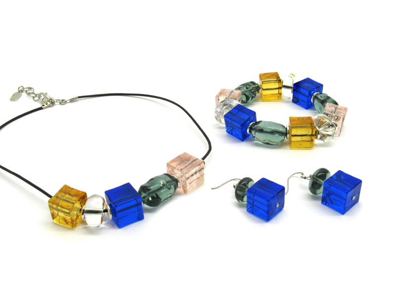 murrinashop's tweet photo. 70% Off - #MuranoGlass Set Mod. Marilù (45 cm) made with assorted beads (14x14 mm) and Bracelet (21 cm) and Earrings (4 cm) available in 2 assorted Colours, made entirely handmade by Murano master glass-makers with the lampwork technique, in our Factory in Murano - Italy. https://t.co/5zkS0mfbo1