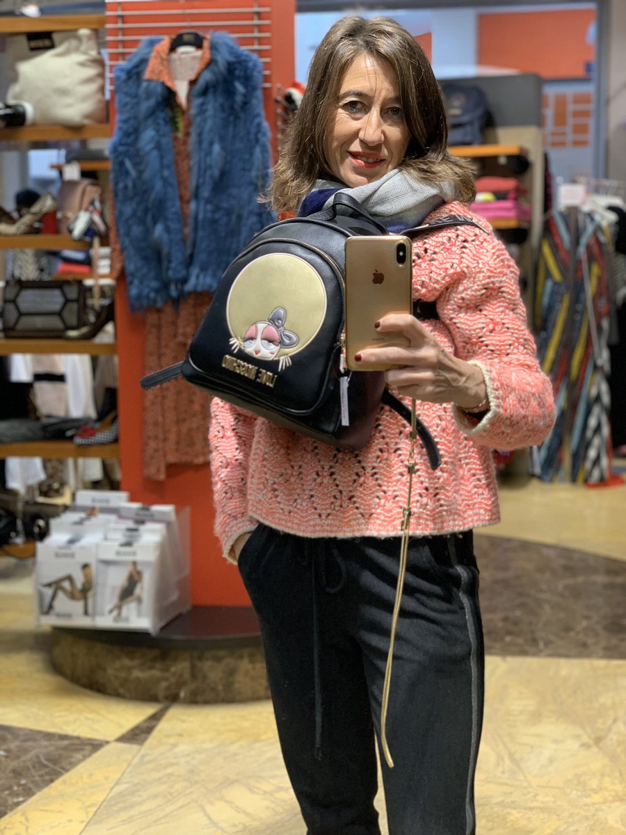 RealTrece's tweet photo. Rebajas !!! 
Complementos ideales te están esperando !!!
#realtrece #rebajas #modamujerrebajas #roquetasdemar #almeria #ootd # https://t.co/ogCzYDRlbx