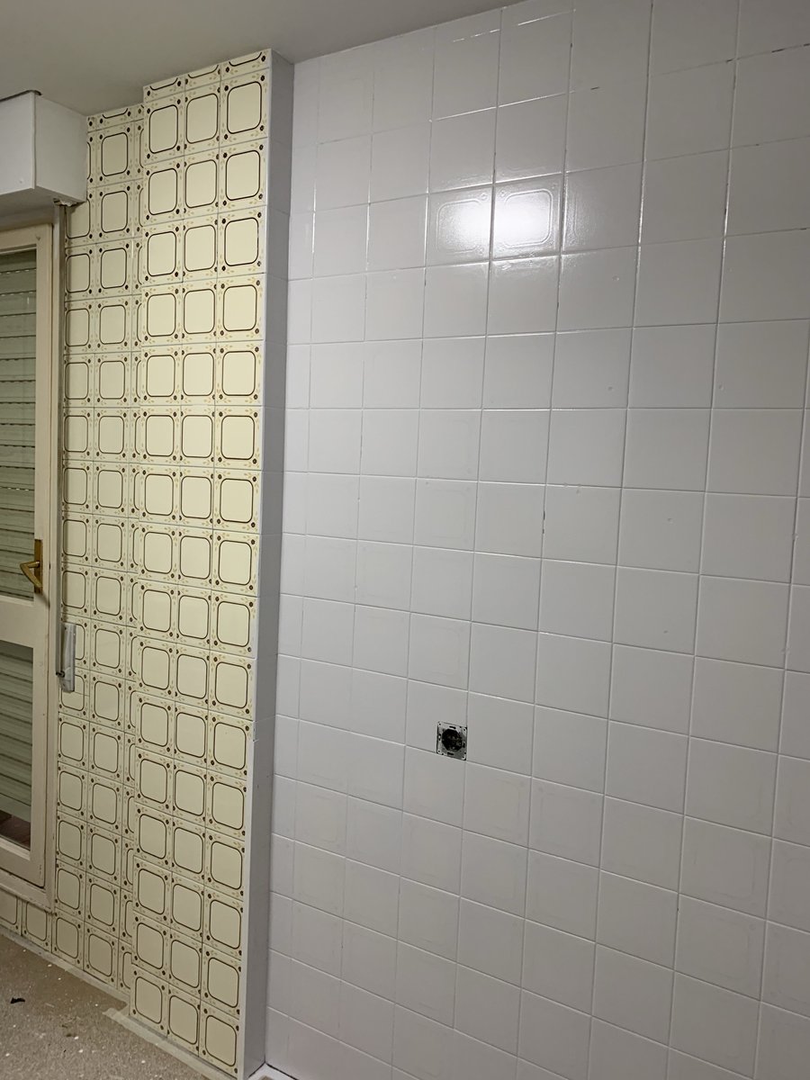 InmoM2's tweet image. Antes y después, planificamos la obra y presentamos a los dueños un estudio detallado de las actuaciones, precios, plazos y comenzamos a trabajar, lo primero el vaciado total, barnizado y primeras sorpresas #antesydespues #coordinandogremios #primerosimprevistos