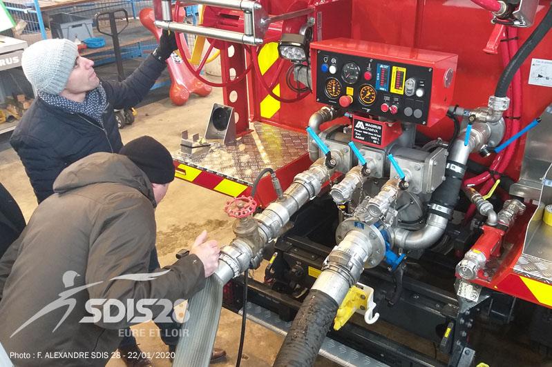 Officiel_SDIS28's tweet photo. Le GST et GT Centre en OVT (opération de vérification technique) de véhicule en fin de fabrication. #CCILR  #mutualisationSDISregionCVL #SDIS28 #vehiculesapeurspompiers https://t.co/JPVKXwgTvz