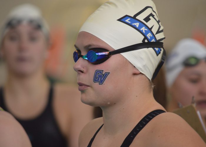 SwimmingWorld's tweet photo. Division II Meet of the Week: GLIAC Showdown Between Rivals GVSU, Wayne State - https://t.co/4yl4vCc777 @GVSULakers @gvsuswim @waynestatewarriors https://t.co/GViZqTV0iS