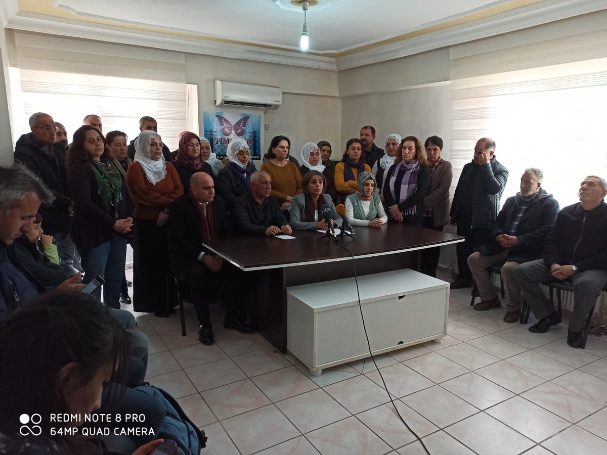 bu gün hasta tutsaklara dikkat çekmek için dernek binamızda MHD. Milletvekili Ayşe acar BAŞARAN. mebyader. dik ve hdp il ilçe yöneticilerin katılımıyla denek binamızda basın açıklaması yapıldı.