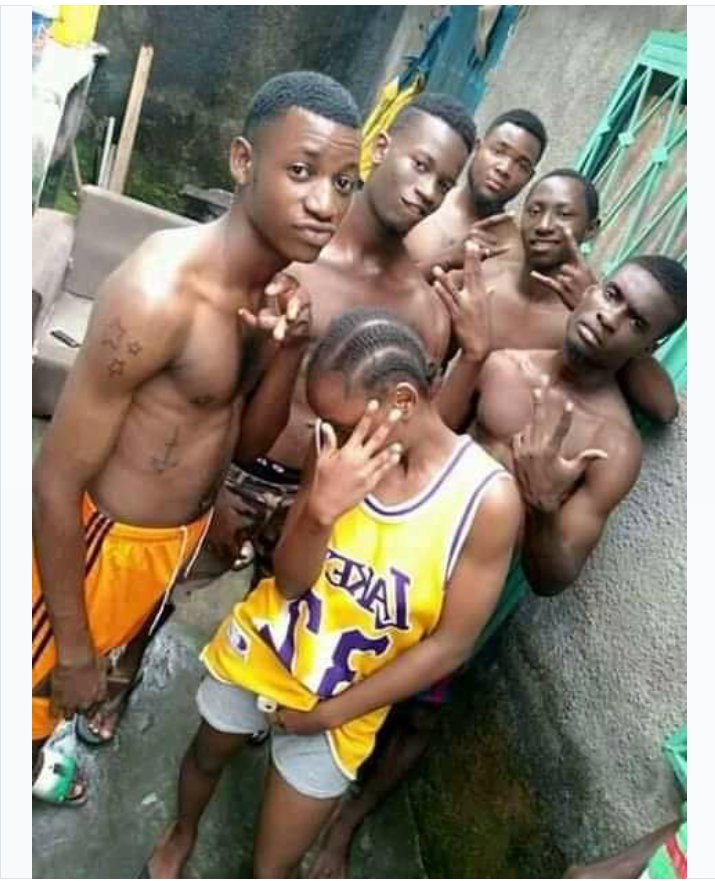 ArthurCarterNg1's tweet image. Seulement les légendaires vont comprend la problématique un tour. 
Ps: j'aime son lakers 😂
@INFLUENCEUR_1er @le_brouteur @LaPuteDeOuaga @LAGALRE4 @BuzzmatikH