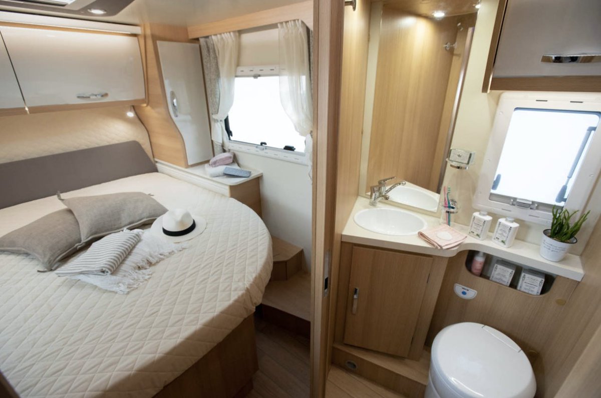 ¡DISEÑO Y CONFORT!
Las autocaravanas perfiladas con cama en isla son ideales y ofrecen la comodidad adecuada para viajar. 
Si quieres saber si se adecua a tus necesidades, accede al siguiente enlace: autocaravanas.es/autocaravana-p…