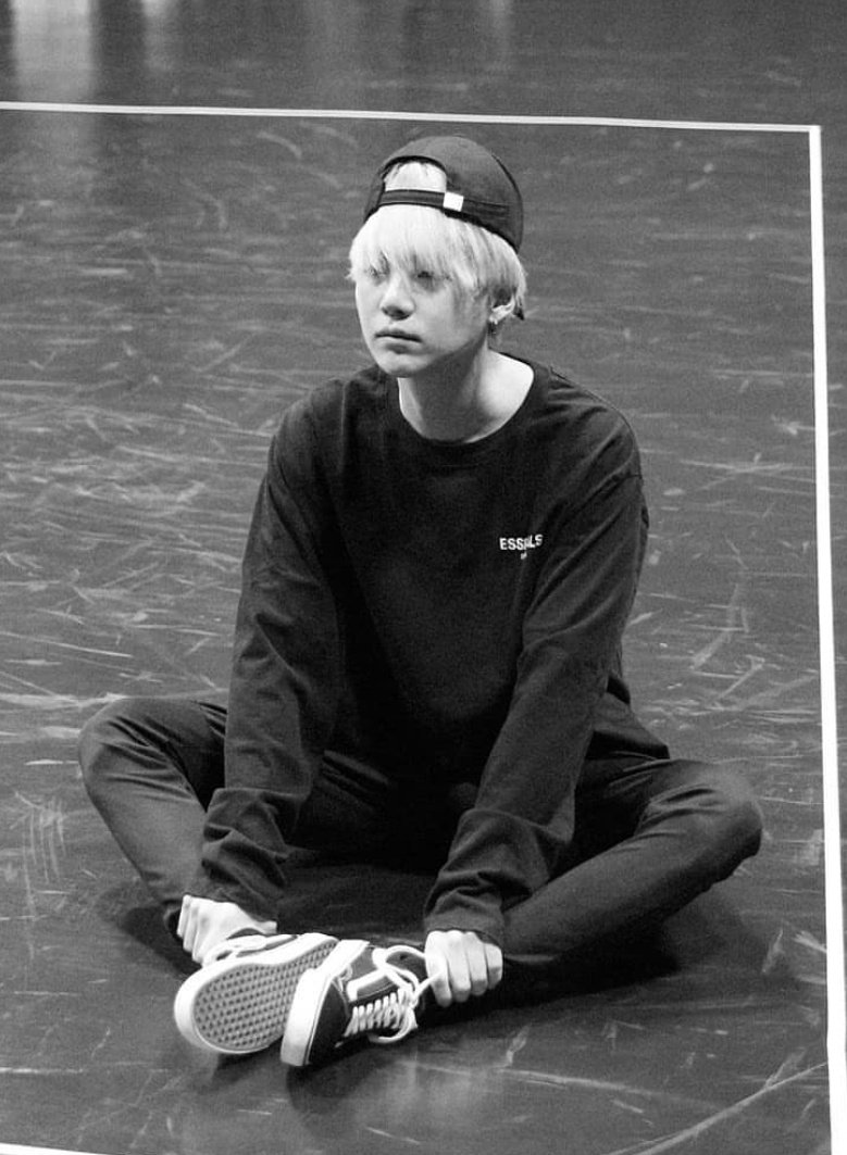 4ine_jk's tweet photo. Moi à 1h du mat' quand j'ai vu que y'a pas Paris sur la liste🤡🤡 plus qu'à attendre une confirmation🤞🤧

#BTS #MapOfTheSoulTour #BTSARMY https://t.co/YHNnYyUOnW