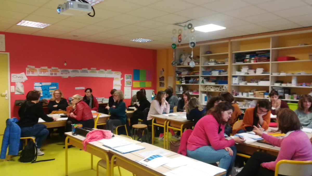 Une matinée pédagogique organisée par la DDEC 64 où les enseignants de CP CE1 CE2 se sont retrouvés à Largenté pour travailler sur la fluence et la compréhension en lecture et langage oral.... Merci à l'équipe de préparation, Xalbat et Elizabeth de favoriser ces échanges pro !