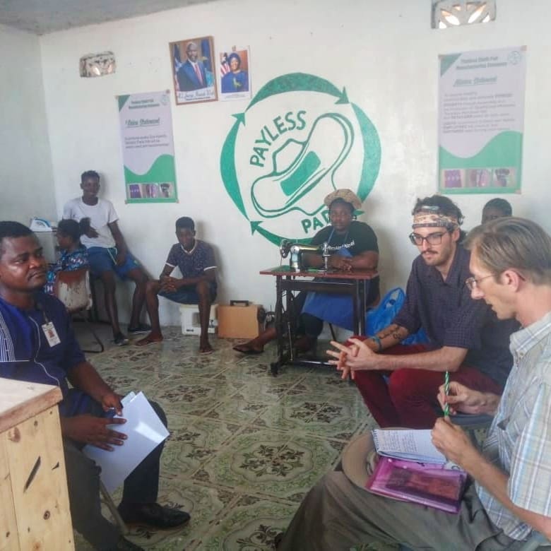 PCLiberia's tweet photo. It's hard to image what life could be like without access to #hygienic #menstrual products. #PCVs Steve and Ty are having discussions with Payless Pads Manufacturing Co. They produce 3 reusable pads (#RUMPS) with a carrying pouch for less than $1. #gender #peacecorps #partnership https://t.co/pgyf7r3WZp