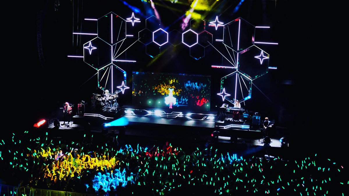 CierraKobayoshi's tweet photo. あのコンサート良かったね！#HatsuneMiku #MIKUEXPO2020 @cfm_miku_en https://t.co/i6iybB1NQw