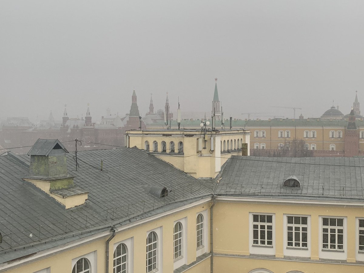 First day of the new government in #Russia and it’s snowing. But unfortunately you can’t see it on the picture
#Moscow