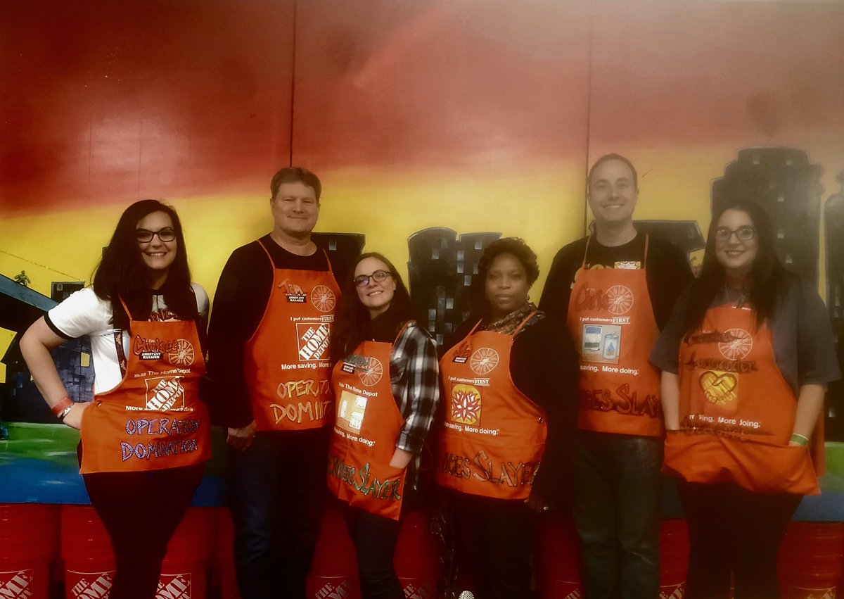 KtAllenHD's tweet photo. Amazing day with this team learning how to motivate our people by treating them the way THEY want to be treated! #SELeadInTheWay #ServicesSlayers #OperationsDomination #CommandingServitude @THDCaroHernandz @TammyColemanTHD @THD1171SASM @cjranew @chels_crockett @pettaway_shea https://t.co/bvceFO7lgE