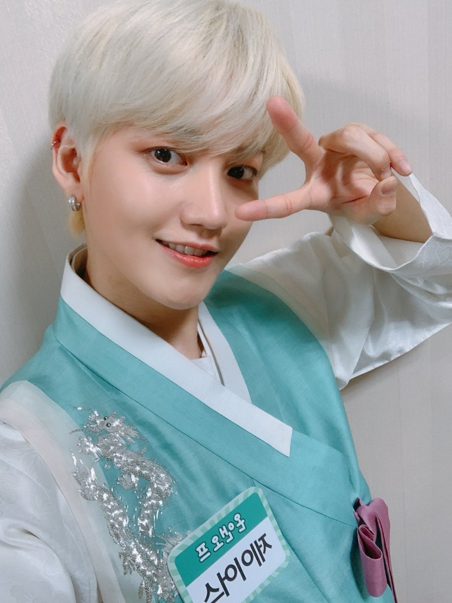 ONF_offcl's tweet photo. [#Lights_onair] 잠시 후 8시, 'Mnet TMI NEWS' 에 #제이어스 가 출연합니다! 어스와 함께 신나는 트로트 즐길 준비 되셨나요?😆 퓨즈들 모두 TV ON!❤️

#온앤오프 #ONF #J_US https://t.co/ZhxQSFVcei