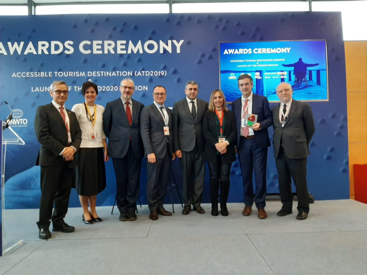 TurismeDIBA's tweet photo. L’organització Mundial del Turisme i la Fundació ONCE s’uneixen per premiar, dins del marc de @fitur_madrid, les bones pràctiques del turisme accesible a escala global. Enguany l’ #ATD2019 l’ha rebut la ciutat de #Barcelona. https://t.co/9pdMCg3JZm