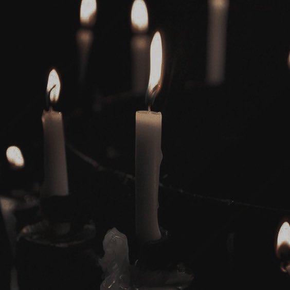 Faewitchling's tweet photo. #vampire #vampirism 🧛‍♀️ https://t.co/8Yy8QUOa4k