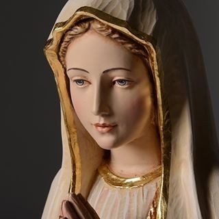 Charo72989100's tweet photo. "Cuando estés triste, reza un Avemaría y pide un abrazo a la Virgen María." https://t.co/TfA6qBgHBm