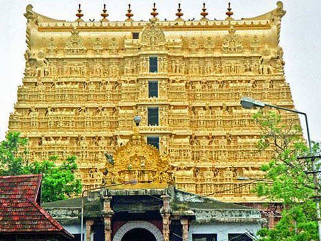  #thread There are many mysterious things in thing in this world.  #Padmanabhaswamy temple is one of them. I am writing this thread in hindi as per the request of many people.पद्मनाभस्वामी मंदिर जो कि केरल में स्थित है। इस मंदिर में 6 तहखाने मौजूद हैं। @LostTemple7