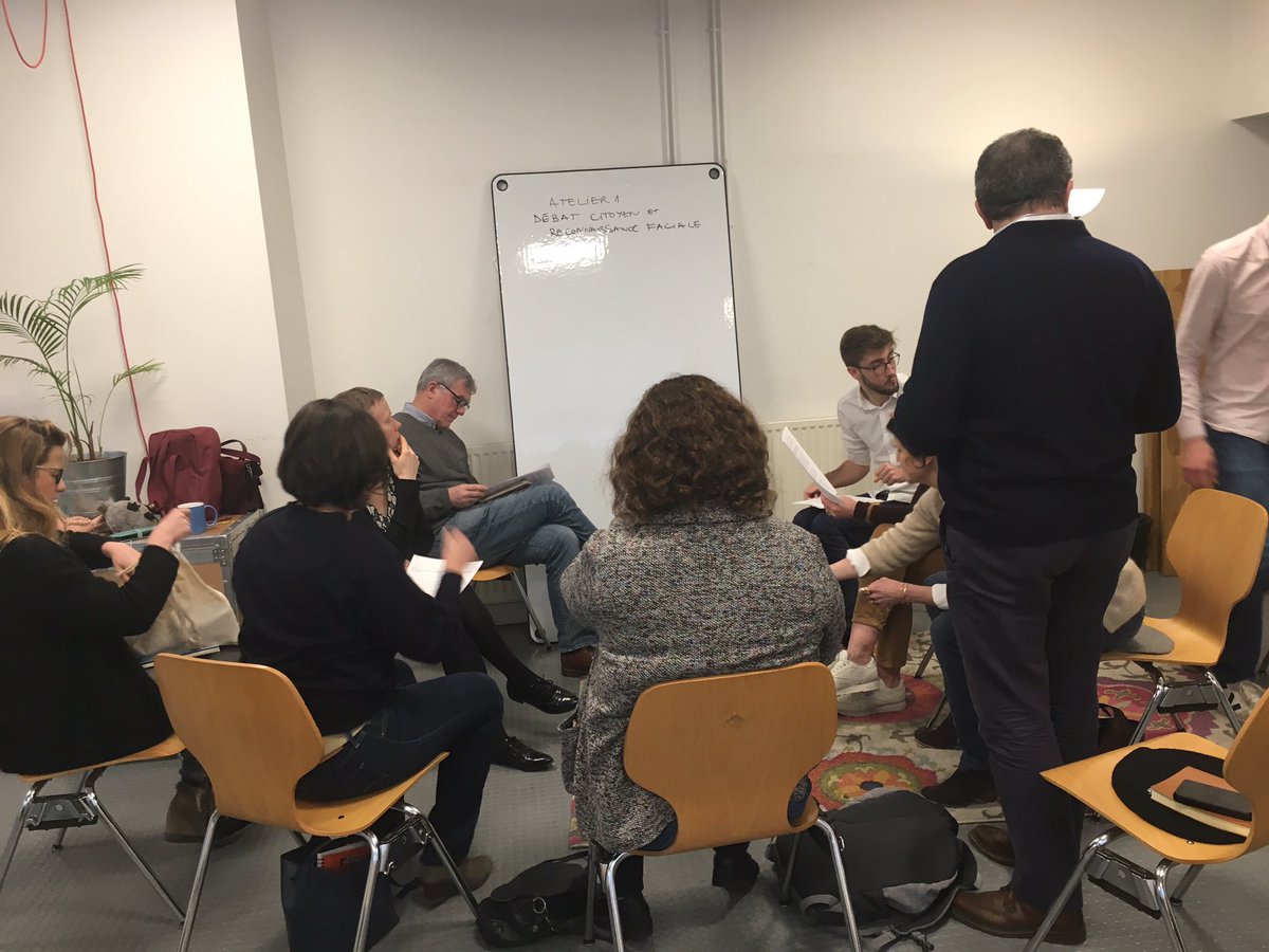 ClemencePene's tweet photo. Seconde journée du #dipco : @christianpaul58 et Ari Brodach de la ville de @Paris soumettent des cas pratiques aux codesigners #codesign https://t.co/QU1VweQf6N