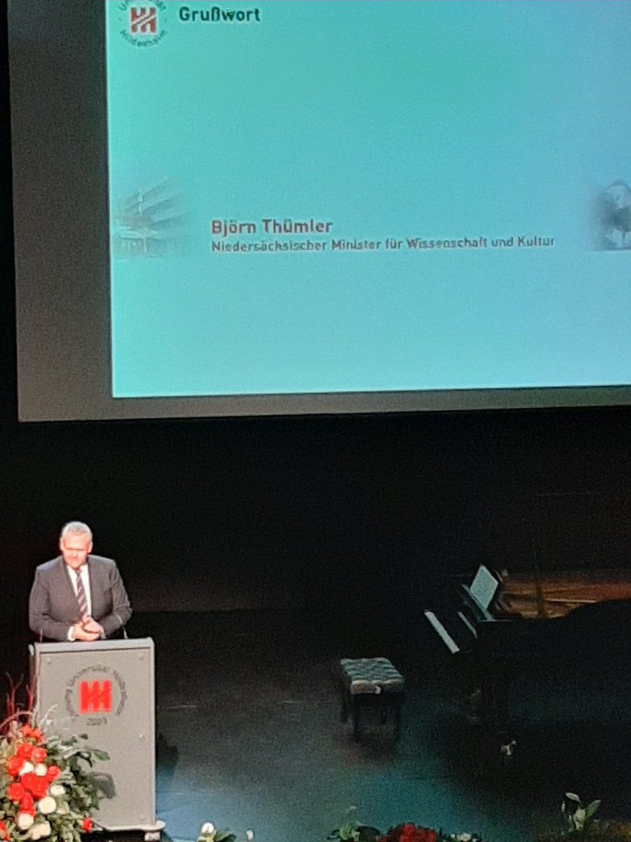 holgerEichelber's tweet photo. #Ehrenpromotion für Prof. Sebastian #Thrun an der #Universität #Hildesheim #Niedersachsen #Digitalisierung https://t.co/rgcm2gW6SA