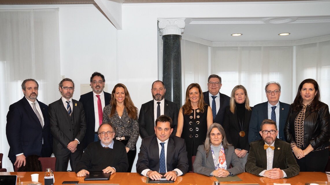 🗞Tres nuevos decanos se incorporan al Consell de l’Advocacia Catalana. Los abogados Maria Pastor (<a href="/Ica_Mataro/">Icamat (Advocacia Mataró)</a>), <a href="/joan_quasar/">Joan Martínez García</a> (<a href="/icavor/">Icavor</a>) i <a href="/RogeliMontoliu/">Rogeli Montoliu Casals</a> (<a href="/advocatsvic/">ICAVIC</a>) son los nuevos miembros del Consell. Vía <a href="/LaVanguardia/">La Vanguardia</a> 👉 lavanguardia.com/vida/20200121/…