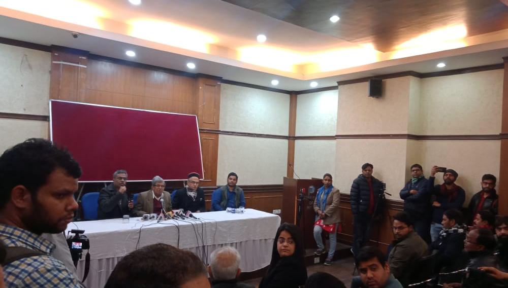 tarunmitragroup's tweet photo. #CAA2019 : प्रदर्शनकारियों की जुबानी, प्रोटेस्ट की अनकही कहानी
https://t.co/C9LMaRE6Th
#CAA_NPR_Protest #CAAProtests #CAA_NRC_Protest #azadidebate @RihaiManch @VikarJunaid @Rajivrihaimanch https://t.co/3xl8t0Pvui