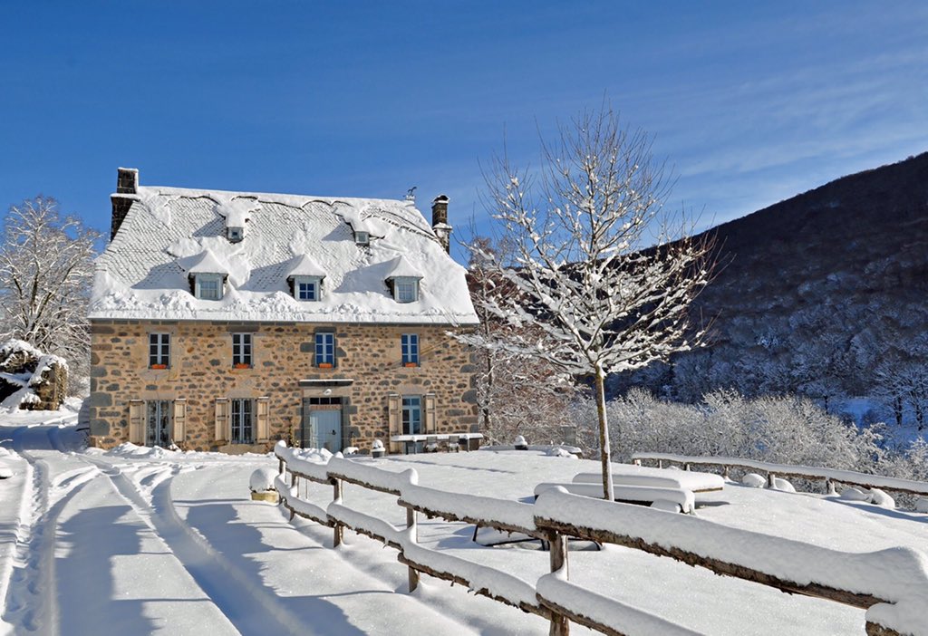 Coup de coeur pour La Roussière dans le #cantal chez Brigitte et Christian. C'est là qu'a été tourné le film "Harry, un ami qui vous veut du bien" avec Sergi Lopez &amp; Mathilde Seigner, nous y réaliserons samedi notre émission Grandeur Nature sur <a href="/vivacite/">VivaCité 📻</a> <a href="/RTBF/">RTBF</a>  <a href="/Auvergne/">Auvergne Tourisme 🌻</a>