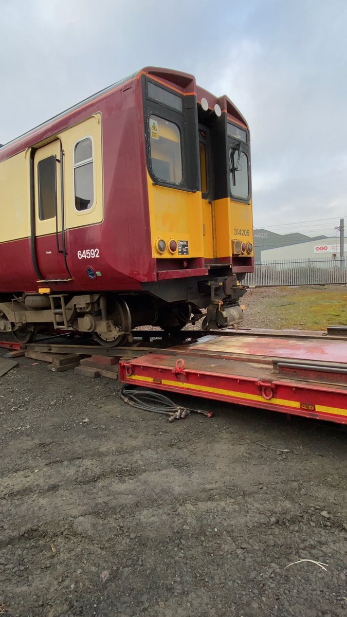 _danmcwilliams's tweet image. And, as wee start our careers in the railway, it’s the end for the #class314. We were lucky enough to be here at Shields Depot as it was preparing to leave for scrap. We said our goodbyes as this train really did terminate here. #GBNF #apprenticesontour @ScotRail
