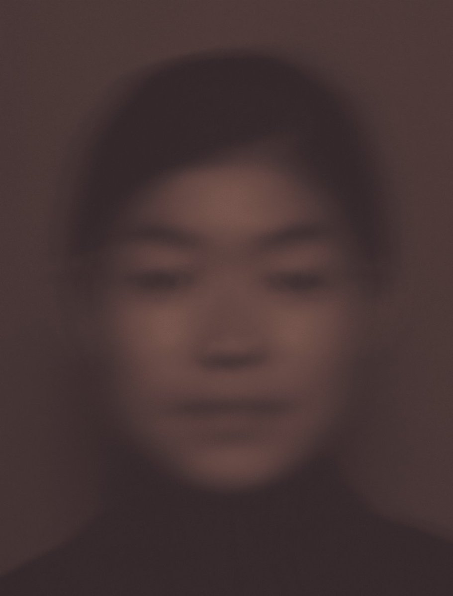 Last week to see: Kyungwoo Chun, One Hour Portrait #10, 2002, c-print, 82 x 108 cm (framed)

#KyungwooChun #SeoulSazin #EfremidisGallery #천경우