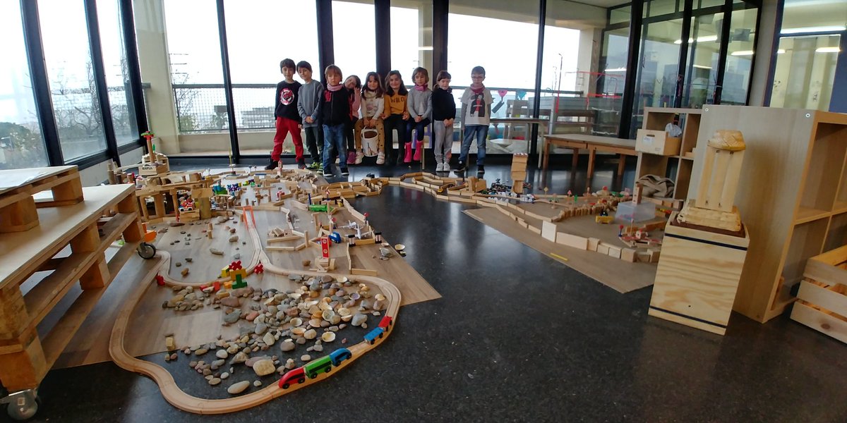 EscolaSolc's tweet image. Als #tallers i #ambients de #1PRI i #2PRI aprenem i ens ho passem molt bé!