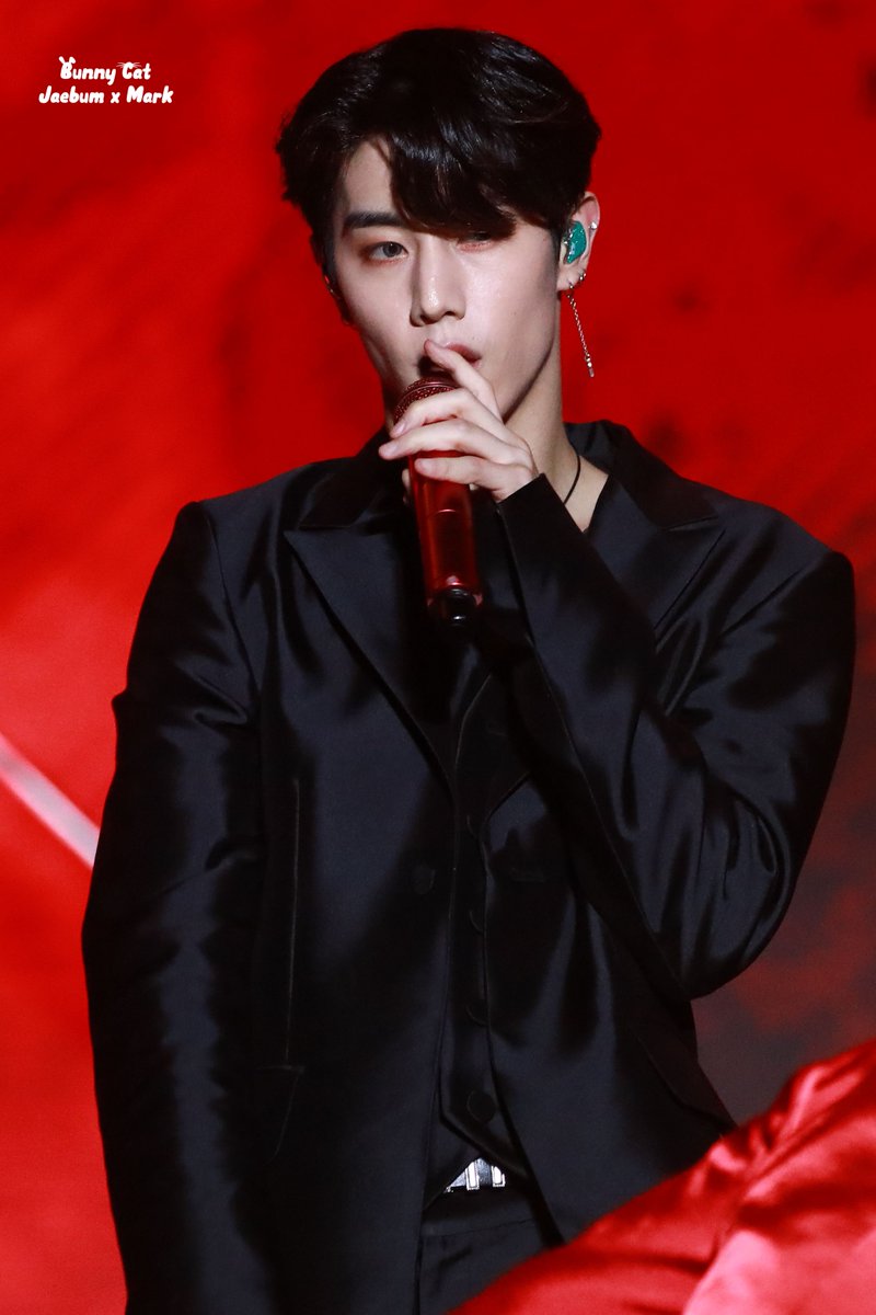 BunnyCat_Bmark's tweet photo. 191126 AAA 🎤

#GOT7 #갓세븐 #JB #제이비 #JAEBUM #MARK #마크 #Bmark #Markbum https://t.co/Gnz9JYsDkO