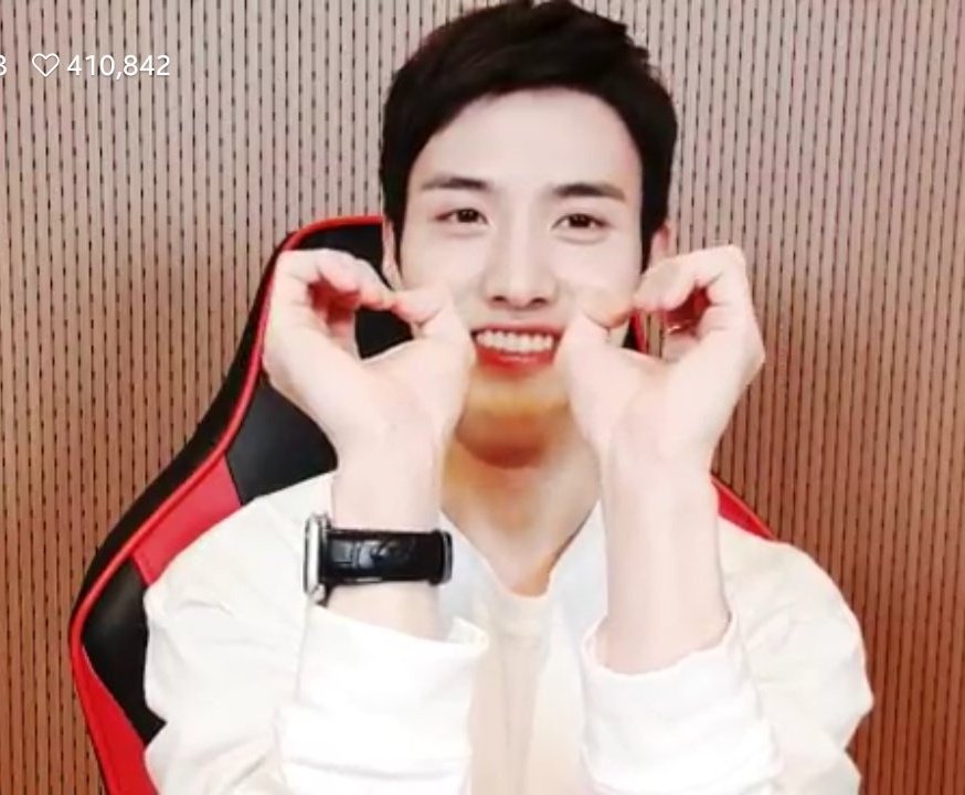 ptgshinee's tweet photo. a cute photoset of changgu imitating hyunggu and hongseok's hearts and trying to create one of his own with his lips ;_; https://t.co/2yNYDulpdz