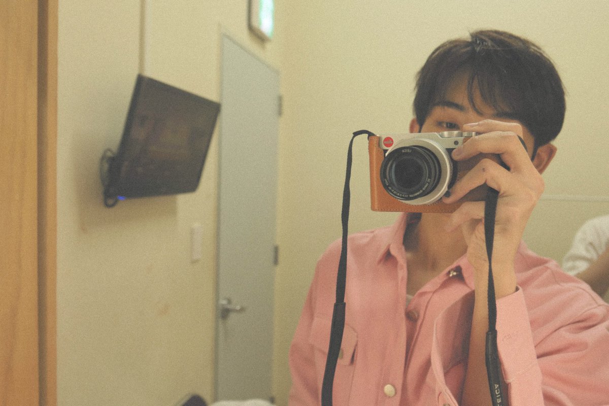 : Leica D-Lux 7Winwin’s new camera plus brown leather case. #NCT카메라  #윈윈  #WINWIN  #WAYV