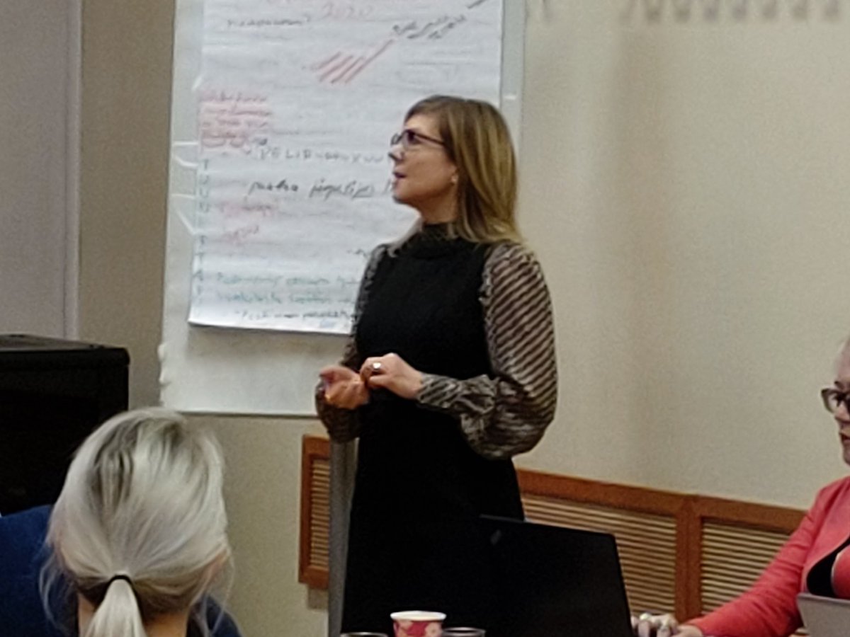 JJoutsiluoma's tweet photo. Palveluintegraatio, miten siinä onnistutaan? Se on johtamisen kysymys toteaa @AnneMaatta Yhteensovittava johtaminen, sitä tarvitaan kun meillä on yhteisasiakkaita tai kompleksisia ongelmia/ ilmiöitä. Se selkeyttää, yhdistää osaamisen ja resurssit #Siniboss @sininauhaliitto https://t.co/AyHd6djomX