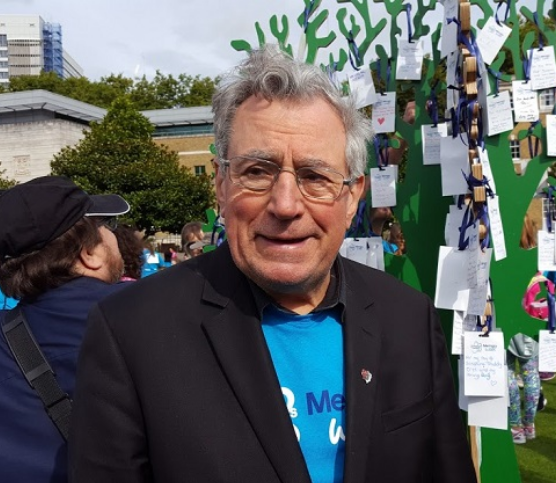 alzheimerssoc's tweet photo. In 2017, Terry Jones &amp; his loved ones joined us at our London Memory Walk.

Terry's dementia meant that he could no longer speak. But his kind gesture helped us raise vital awareness &amp; donations to help other families living with the condition.

Thank you for everything, Terry ❤️ https://t.co/MjxaVmGLsQ