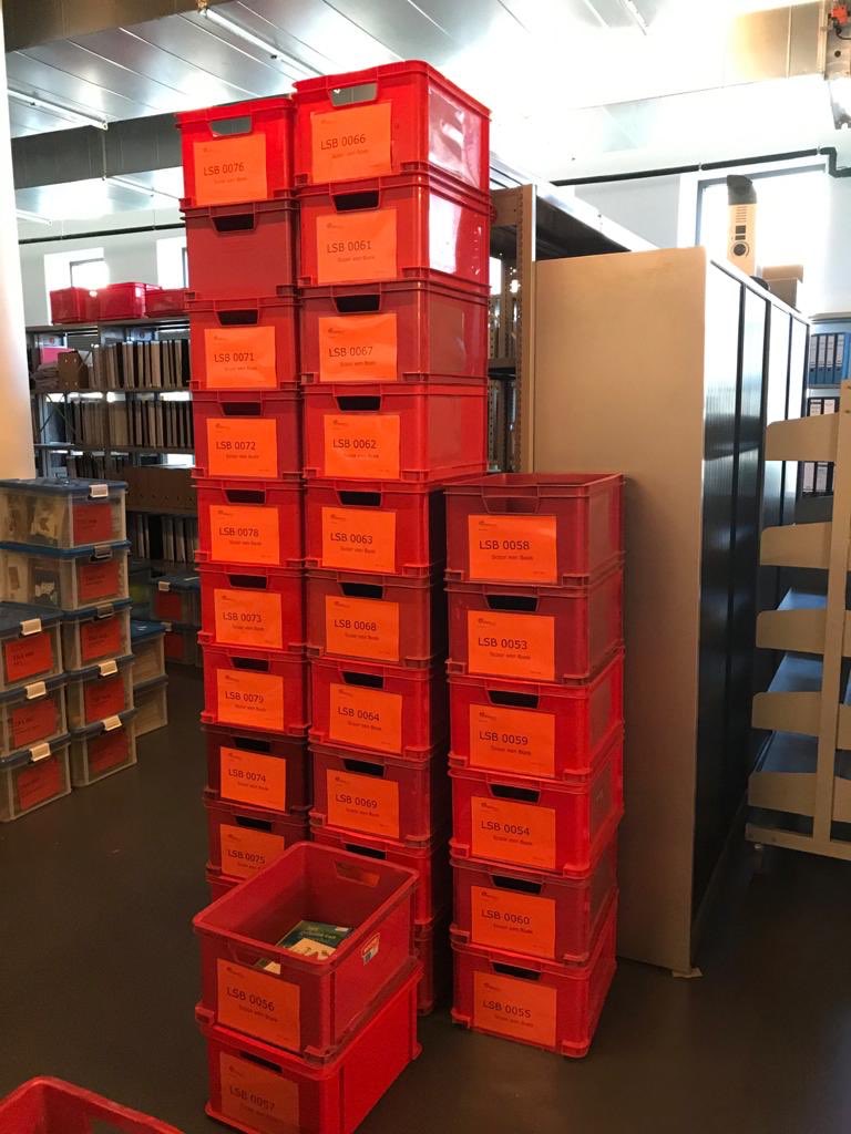 LammyKobes's tweet photo. Het unieke project ‘Scoor een boek’ voor partnership @RaboAssenND &amp; @Biblionet doorgesproken. Binnenkort ‘de aftrap’ op basisscholen, groep 5&amp;6 in  @aaenhunze @middendrenthe @Tynaarlo De leeskratjes staan klaar!  #lezenisleuk #educatie #fcgroningen #boegbeeld #samentrotsepartner https://t.co/GaY5DixvAQ