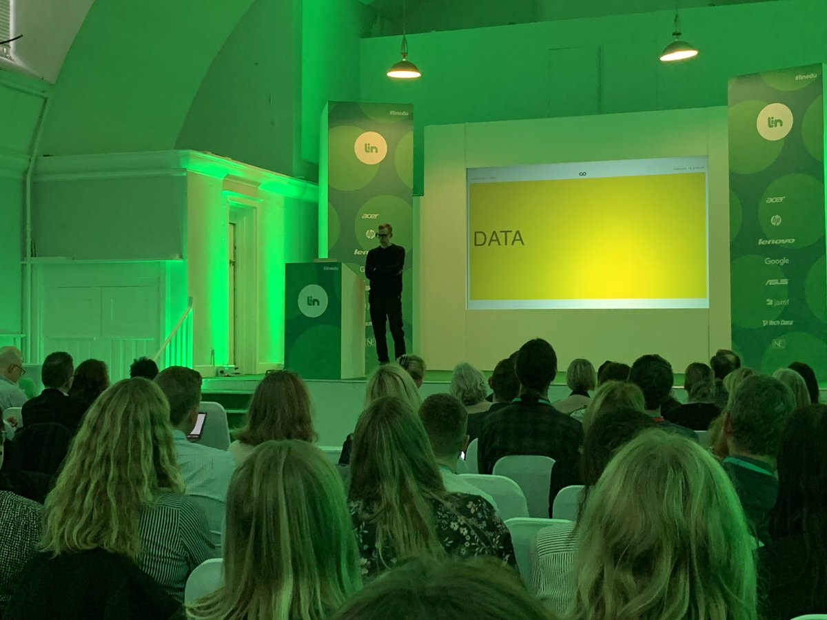Sammyjro's tweet photo. Tobias Degsell på plats. Talar om data #linedu https://t.co/iEHUybrJAe
