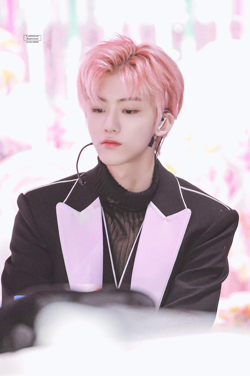 CaffeineA0813's tweet photo. 200105 골디 

벛꽃보다 더 아름다워 🌸

#재민 #나재민 #NCT_DREAM #JAEMIN https://t.co/Isfg2N3Kj0