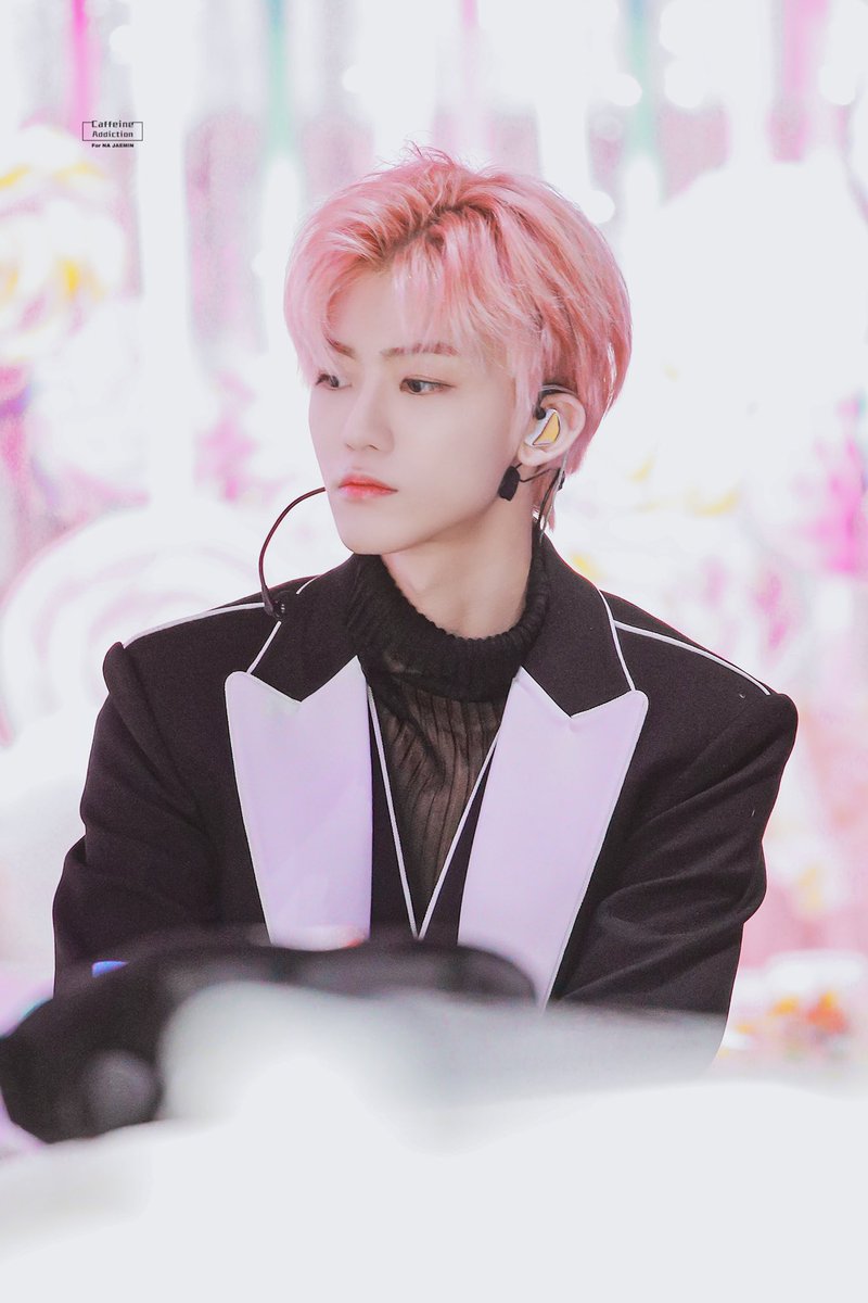 CaffeineA0813's tweet photo. 200105 골디 

벛꽃보다 더 아름다워 🌸

#재민 #나재민 #NCT_DREAM #JAEMIN https://t.co/Isfg2N3Kj0